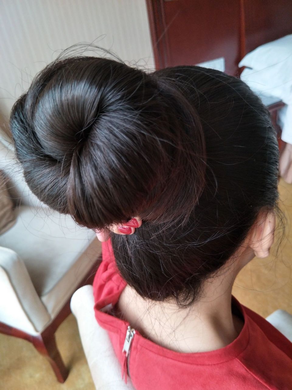 黑厚直的经典发型～粗马尾!