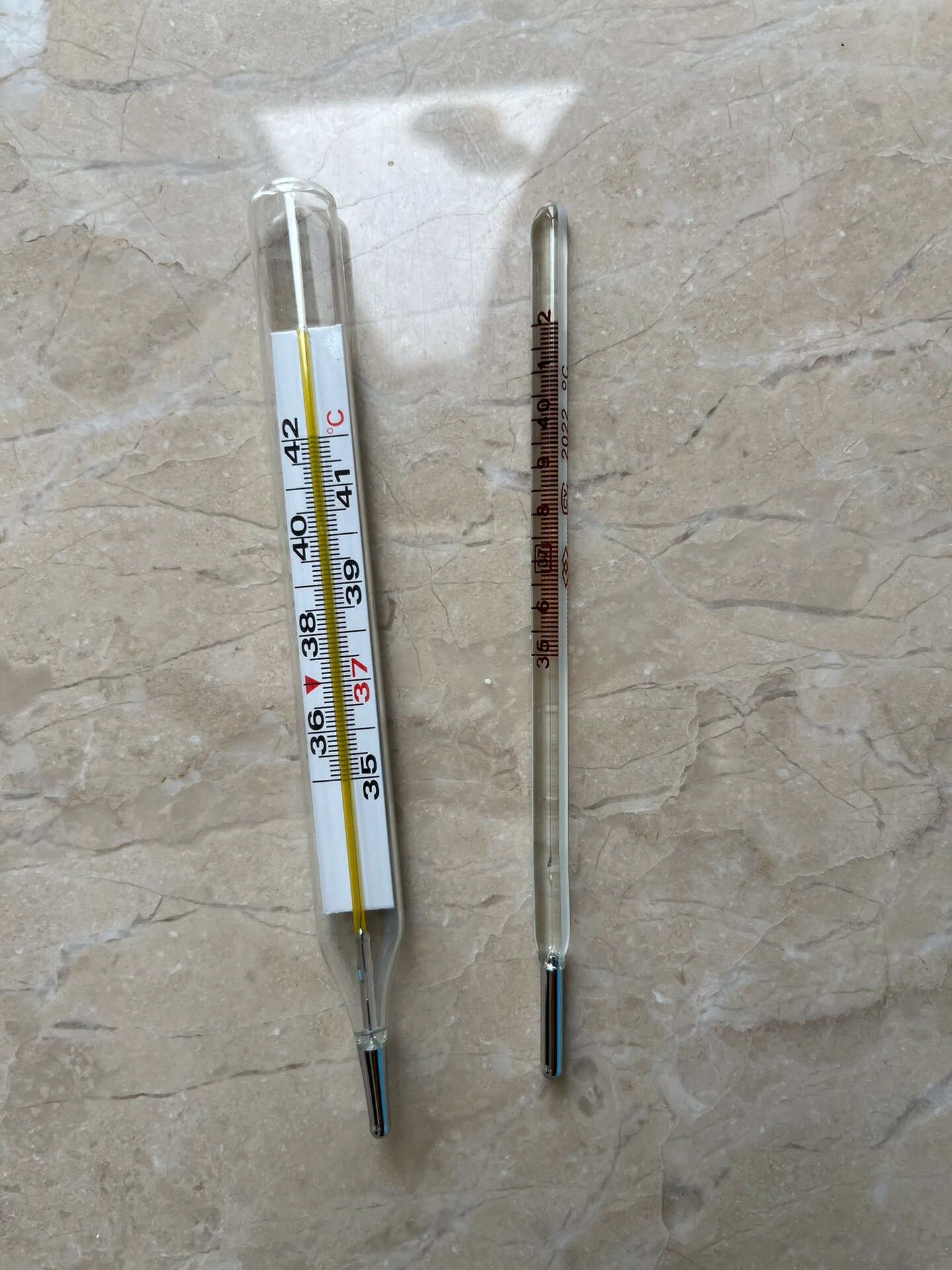 但真心不好用,每次测量都不准,对家里的温度计都魔怔了粗的水银还有