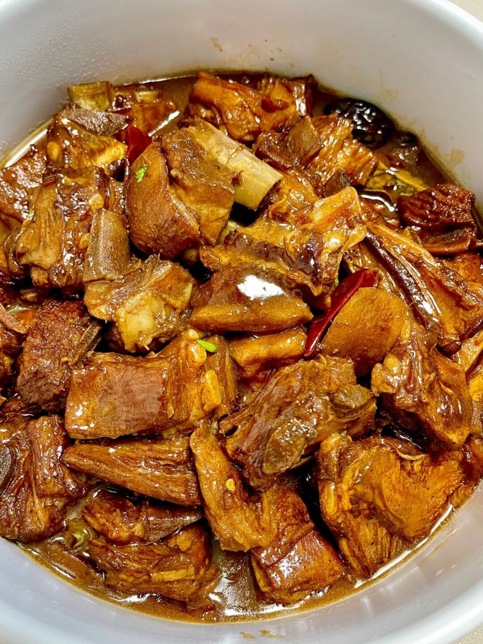 老公说红烧羊排一出锅,他就想好了饭店名字 "烟火味最抚凡人心",最普