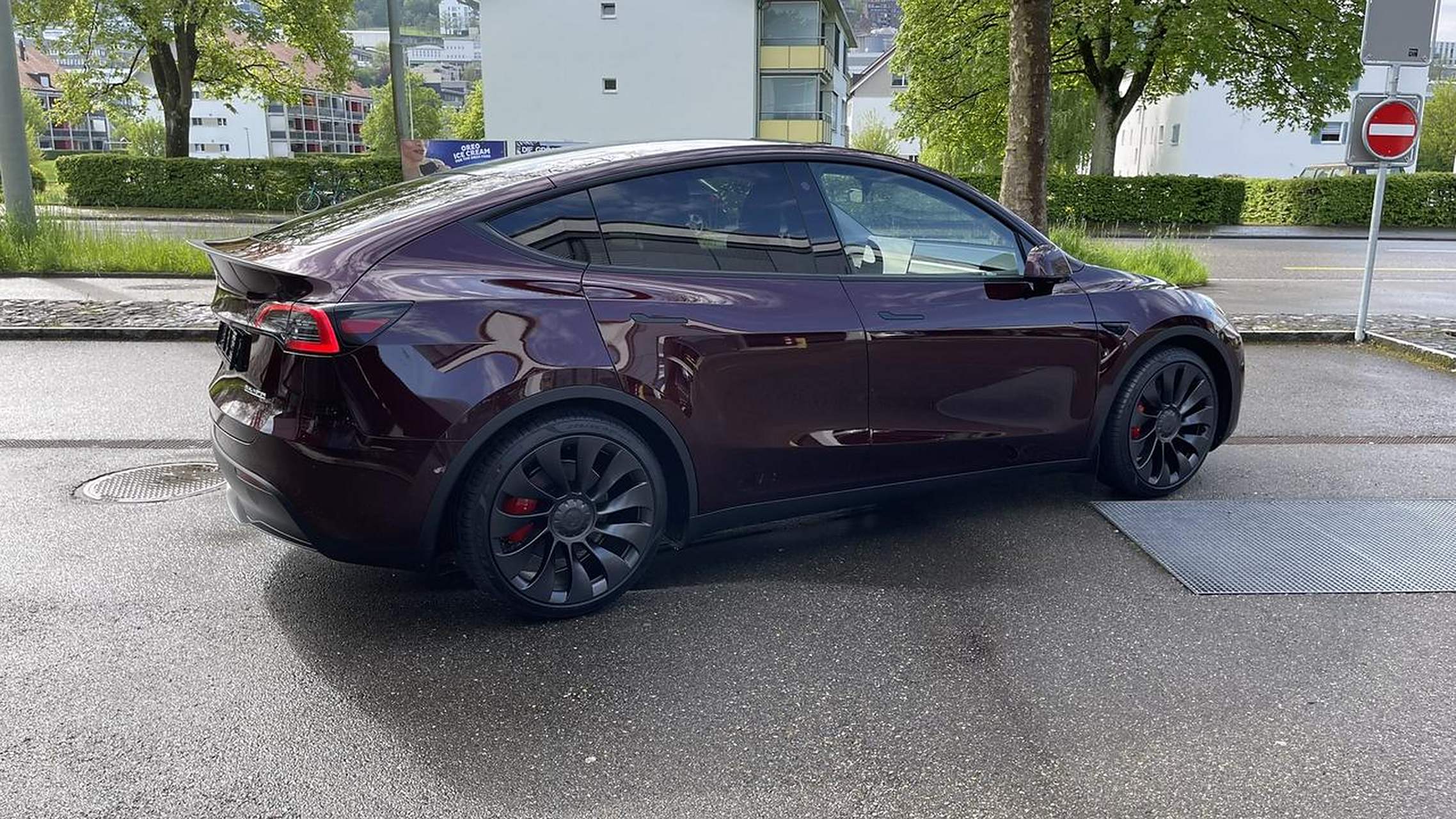 特斯拉model y 午夜樱桃红实拍【来自懂车帝车友圈】