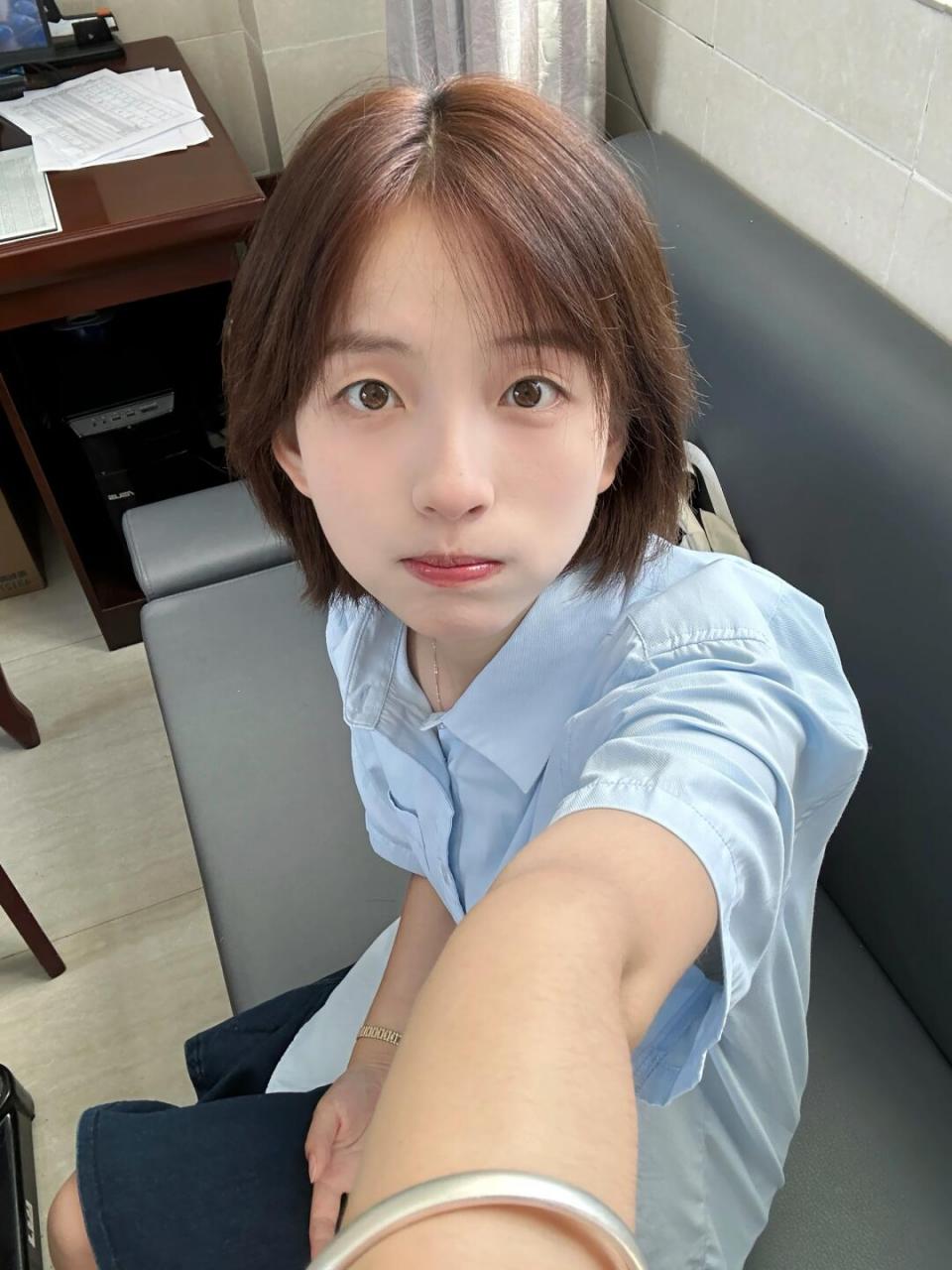 素素的也好看 #短发女生# #我的自拍分享# #ootd# #对镜自拍