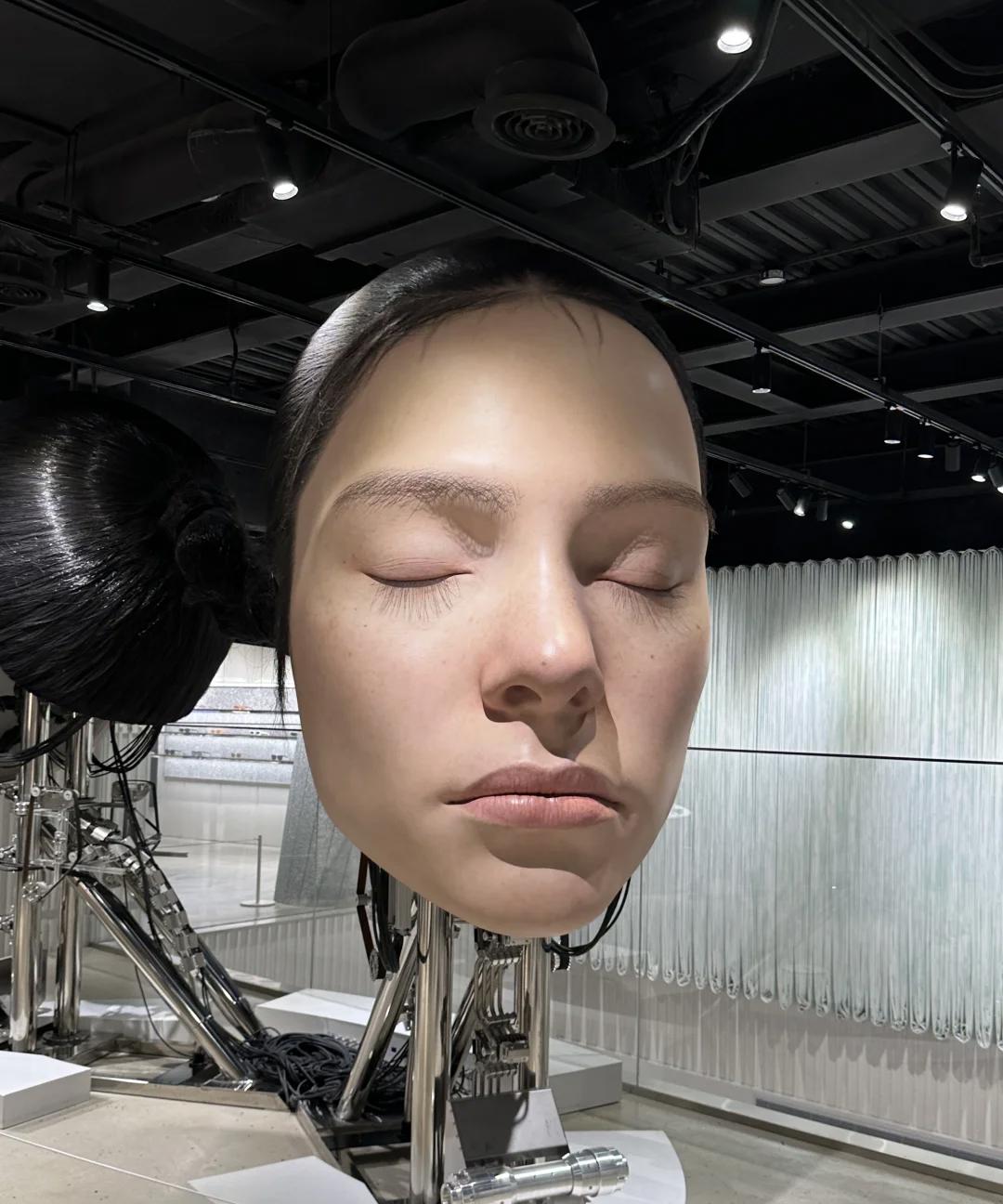 上海无论何时人真的好多呀,去淮海中路去了一家泰式