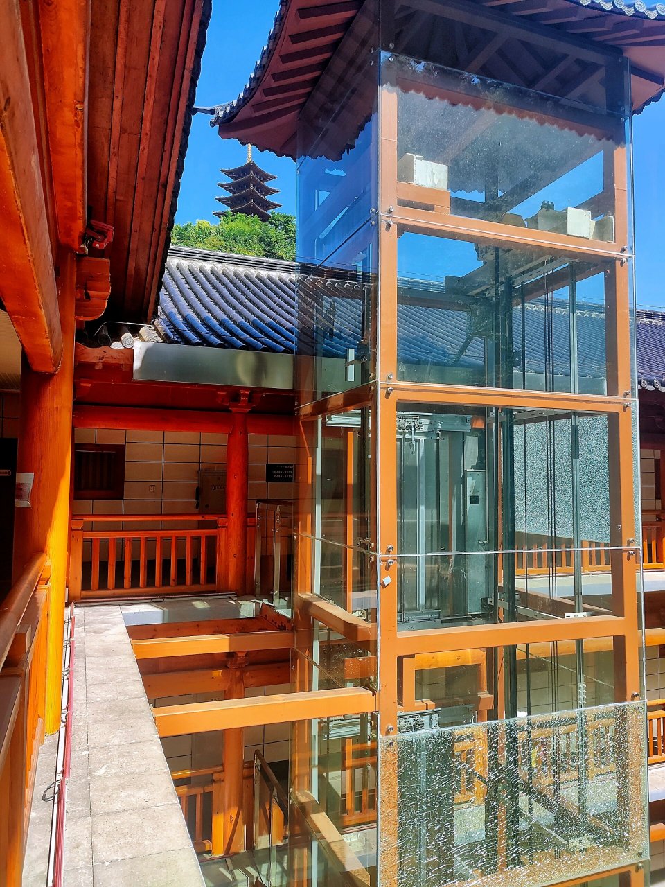 镇安县金台山兴隆寺 【金台山兴隆寺】 一座唐代风格寺庙,坐落在商洛