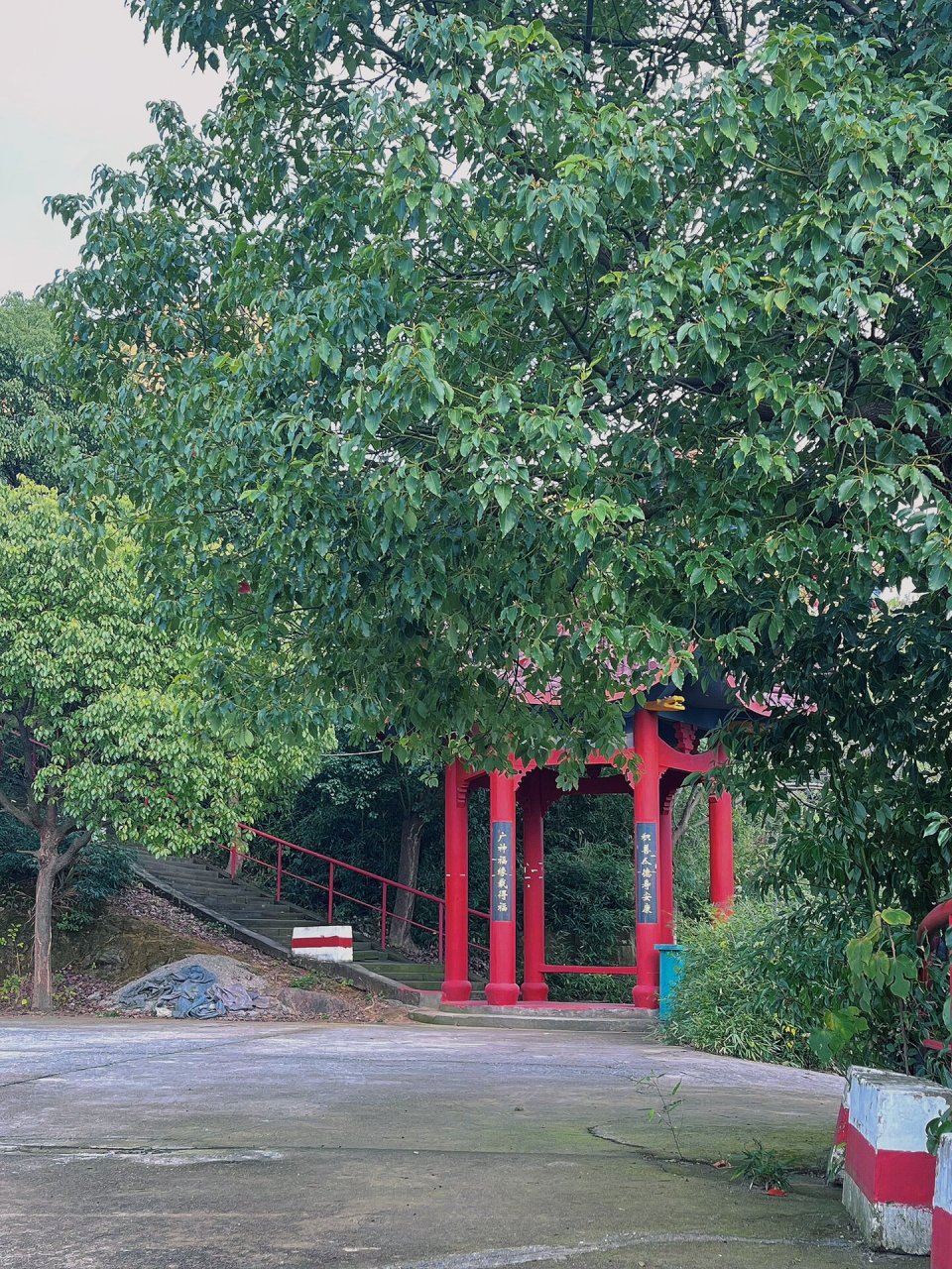 绍兴小众佛寺·福全小方岩梅峰寺 "当丁达尔效应出现的时候,照向人间