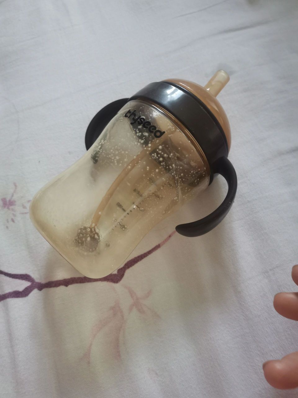 佳贝艾特奶粉喝完奶瓶挂壁 佳贝艾特3段奶粉宝宝喝完奶粉瓶怎么成这