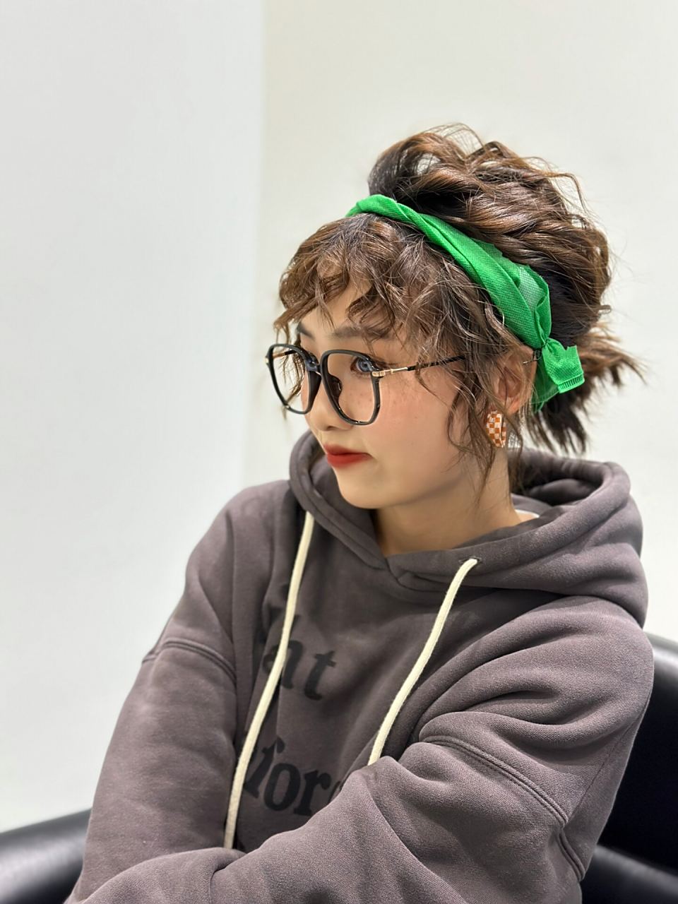 短发螺旋卷 对于这种螺旋烫发型,其实是适合各种脸型的,基本没有说哪