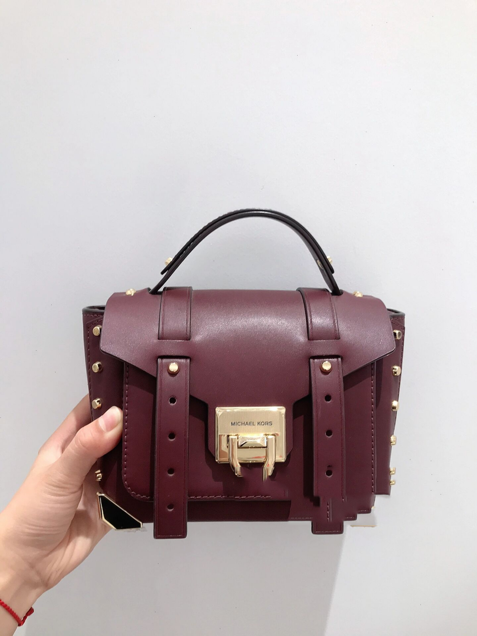 分享几款mk酒红色包包 秋冬巨显白的颜色酒红色必不可少啦 酒红色