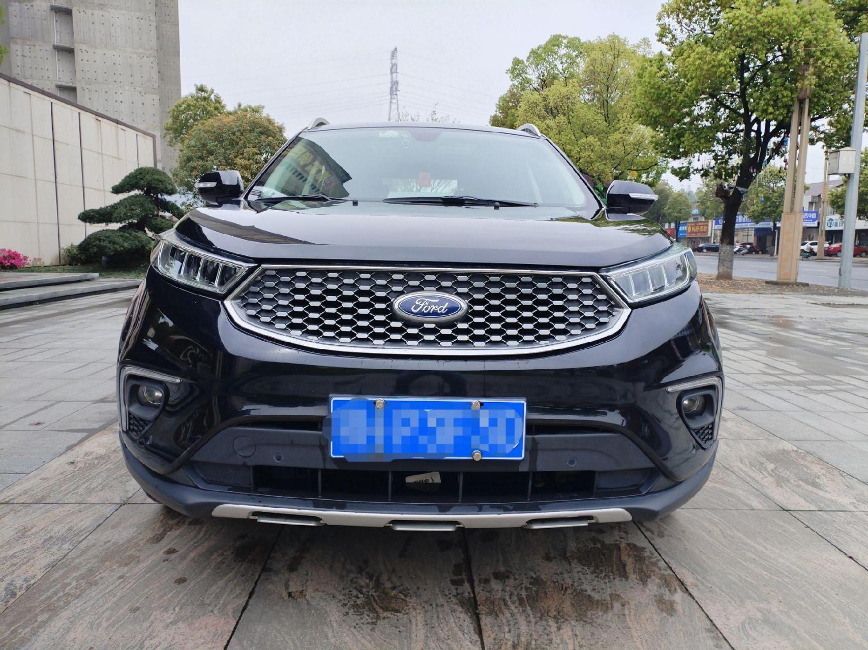 2020年上户,福特领界尊领版,1.5t自动挡.官方油耗6.7l百公里.