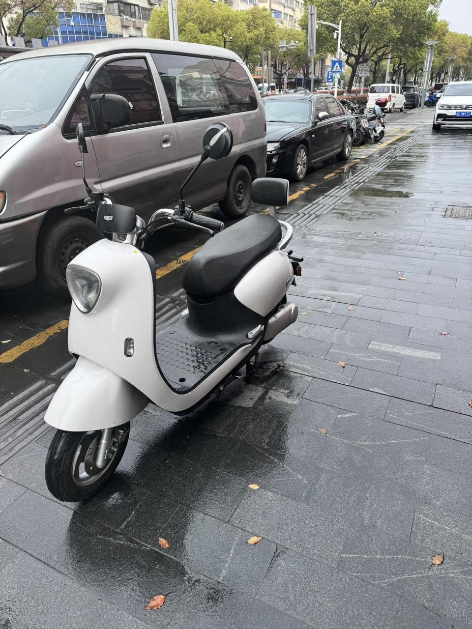 60伏雅迪m6电动车.