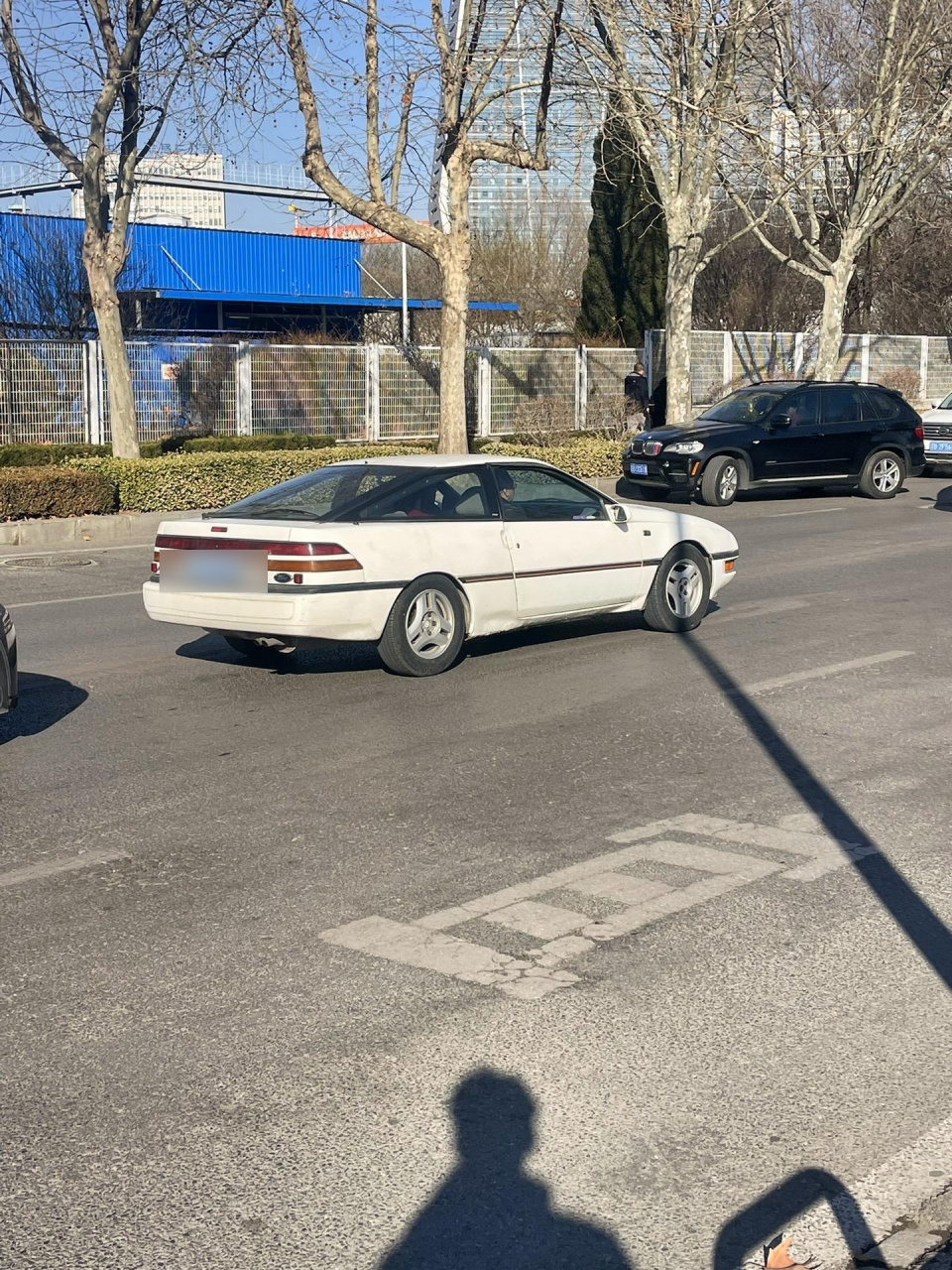 偶遇福特探针(ford probe)初代,根据尾灯的双层结构可看出为1988年款