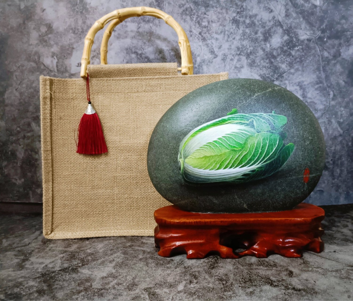 石头画摆件之百财纳福(白菜) 白菜作为绿色蔬菜的代表,不仅味道鲜美