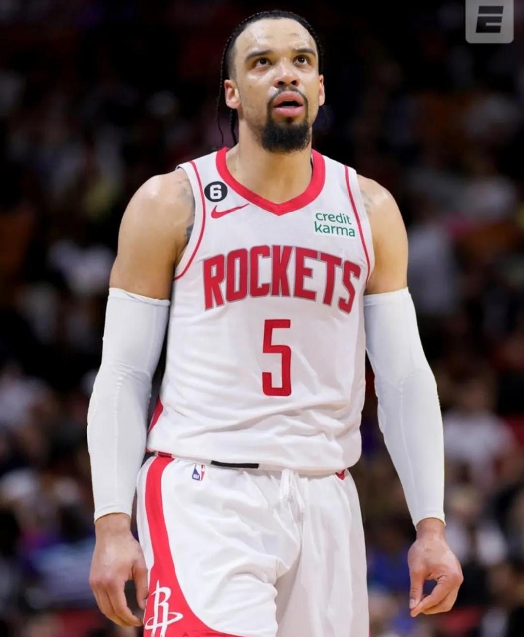 据沃神爆料,自由球员狄龙布鲁克斯的经纪人告诉espn,他已与休斯顿火箭