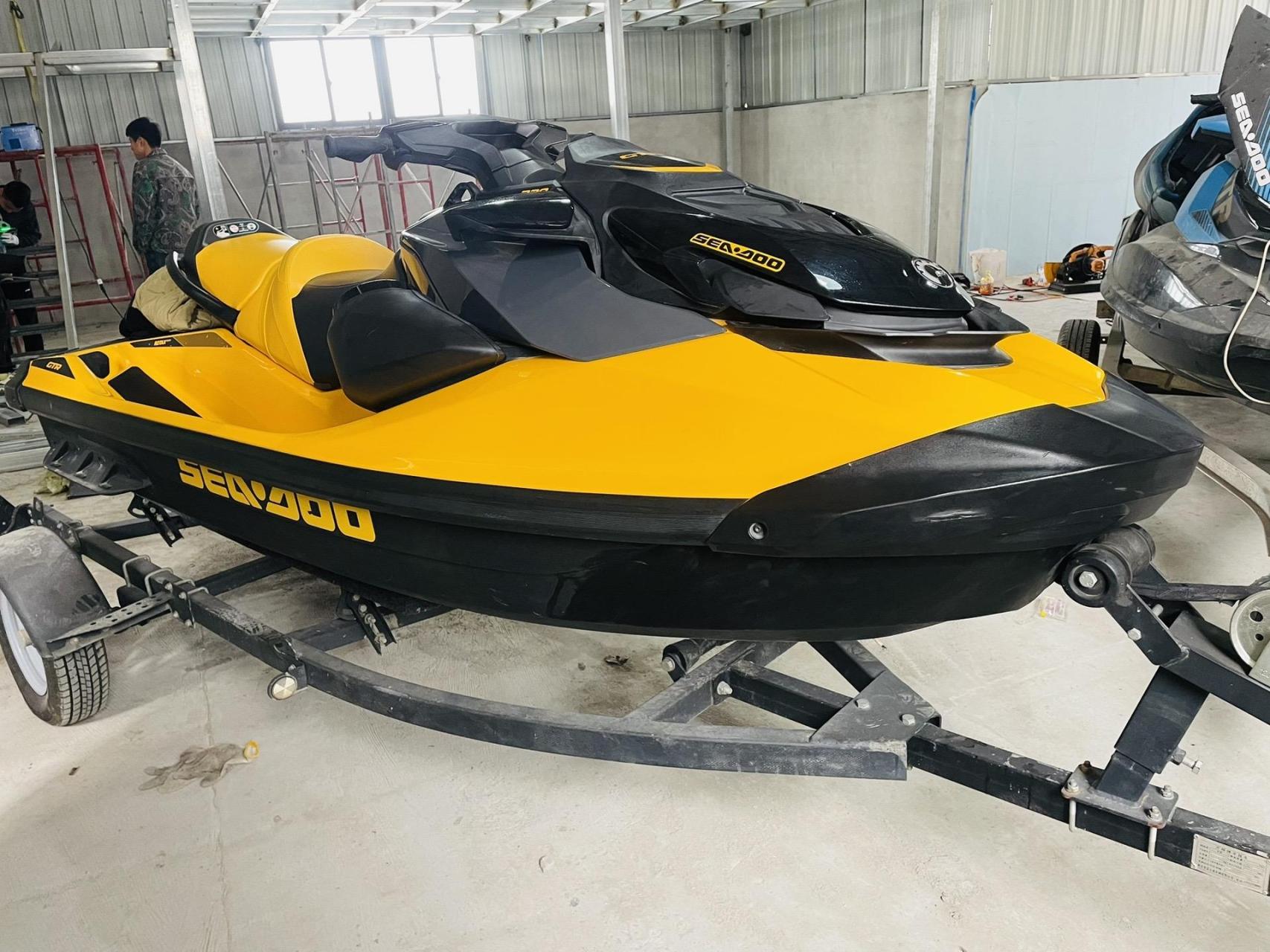 庞巴迪摩托艇 23年庞巴迪gtr230 想了解一下点我右上角