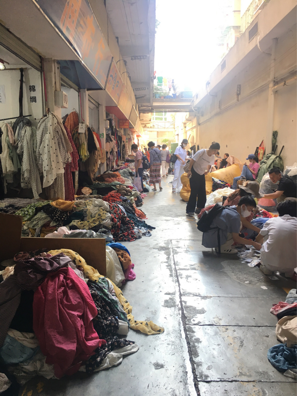 广州海珠区晓港碎布料市场缝纫爱好者的天堂 99地铁8号线晓港地铁站