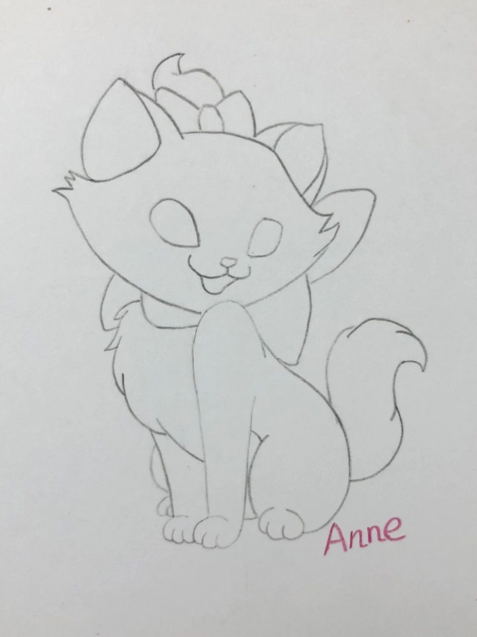 简笔画小猫咪 先画草图,画好彩铅勾线,再慢慢上色,慢慢叠色,绘画工具