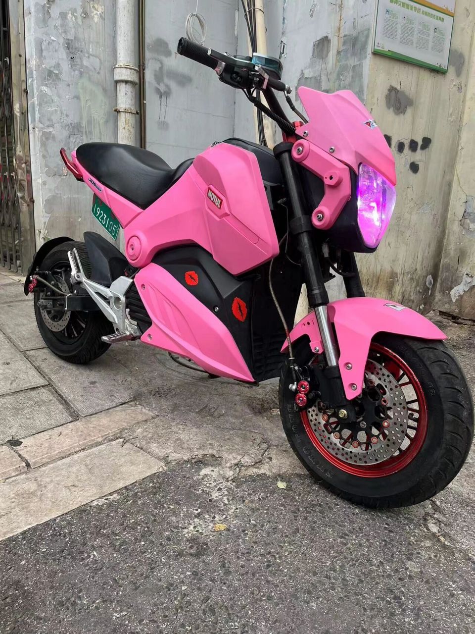 骚粉高配m3电摩电动车 昆明牌照,证件齐全!真牌真档!