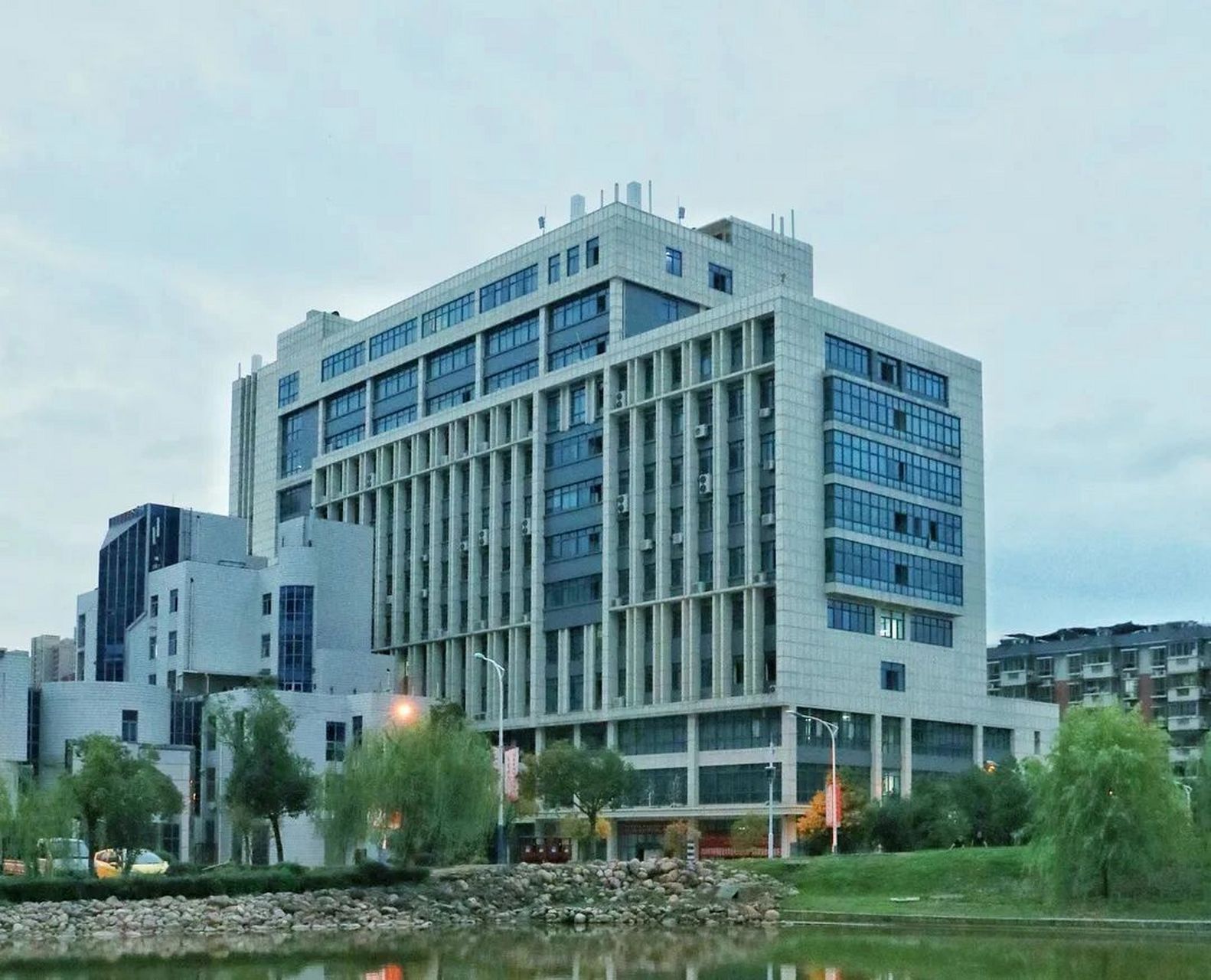 福建公办大专推荐——闽西职业技术学院 学校是国家骨干院校,老牌的