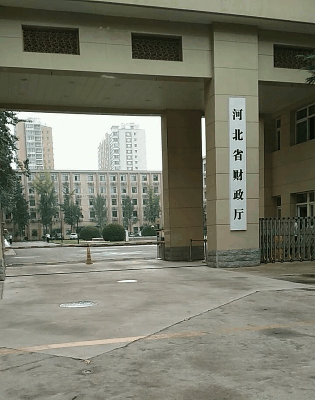 河北省税务局,医保局和财政部厅一起发布了个通告,详细解释了2023年