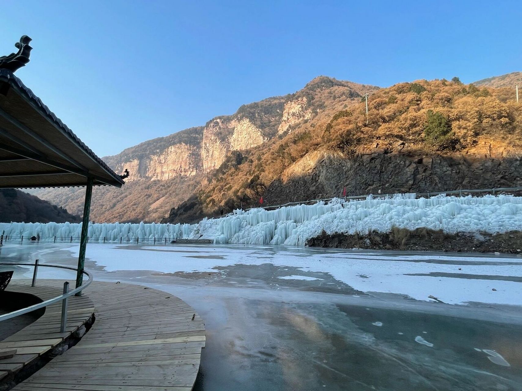 到绛北看十里冰瀑长廊 绛北大峡谷,位于山西省绛县么里镇境内,中条山