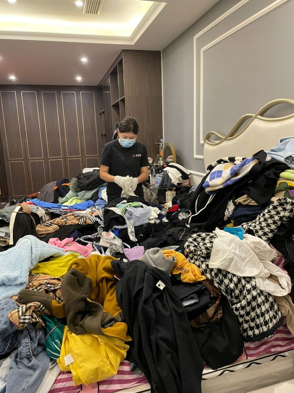 成都龙泉驿区艺锦湾170平全屋整理收纳 一个人的衣服就这么多,真的