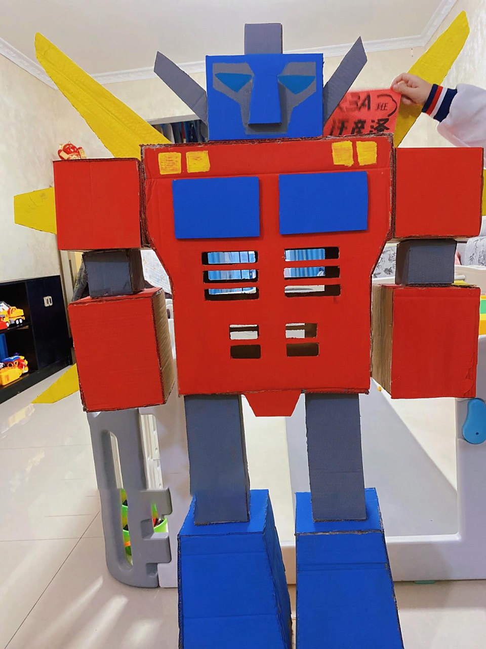 废旧制作幼儿园手工作业|纸箱机器人0615 幼儿作业再次来袭,老