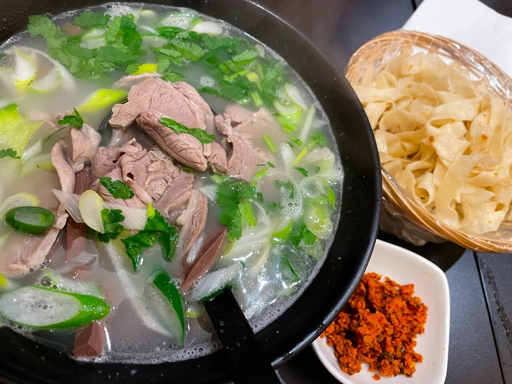 在马德里来碗地道洛阳牛肉汤77饼丝,好喝哭01 说到牛肉汤,大家第