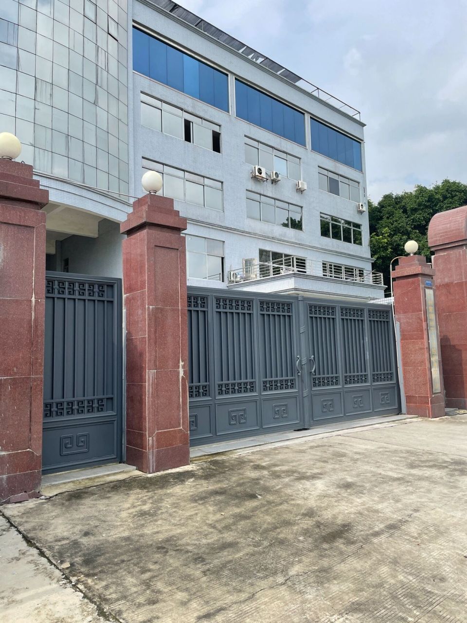 工厂大门也可以这样装