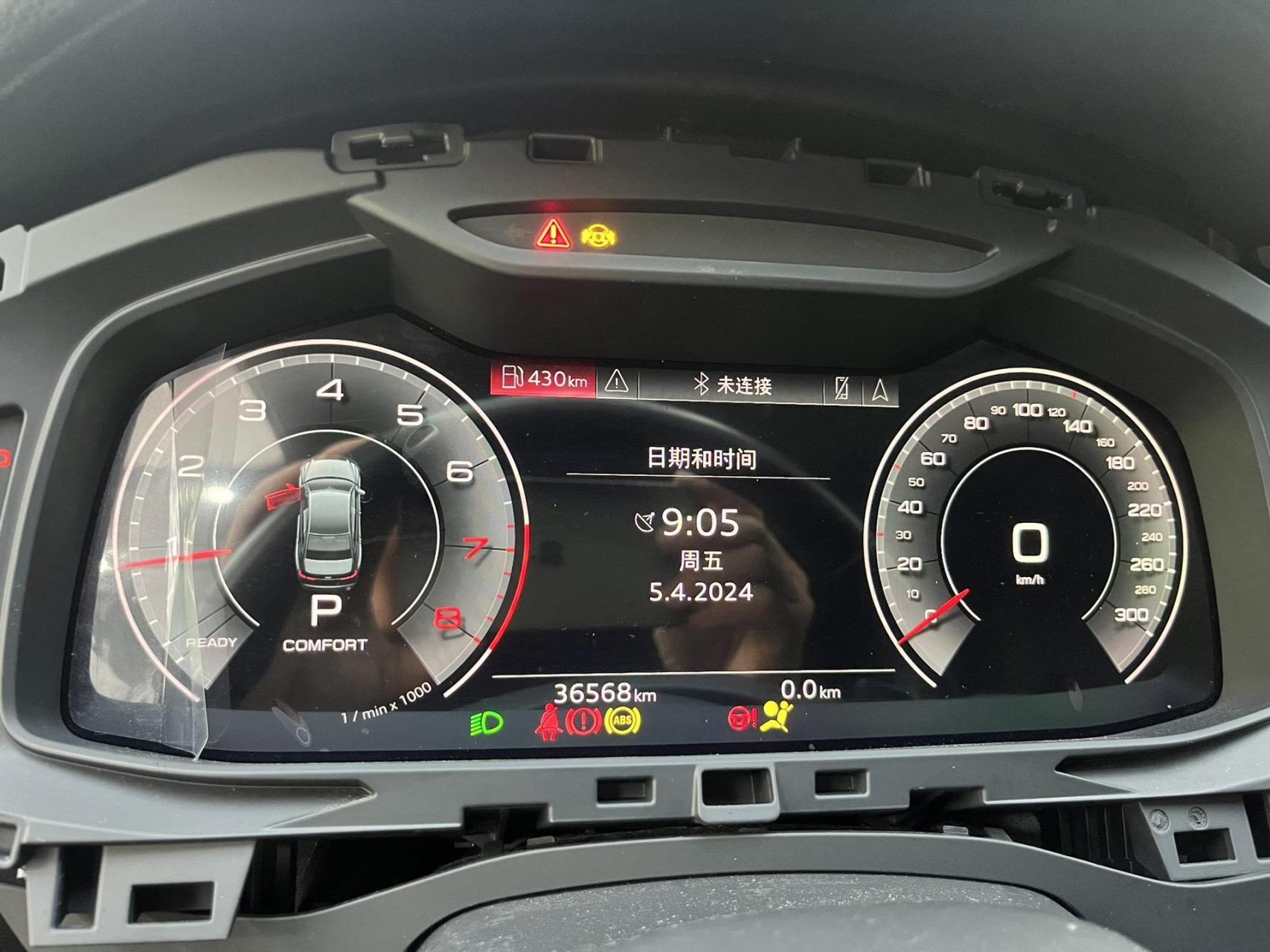 新款奥迪液晶仪表使用几年大多会出现偶发性黑屏故障,去到4s店只能