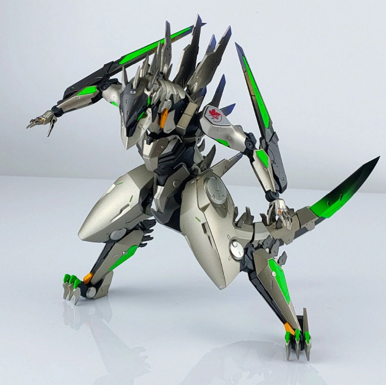 eva新世纪福音战士十三号机 rah十三号机不好玩,但是确实是最漂亮的