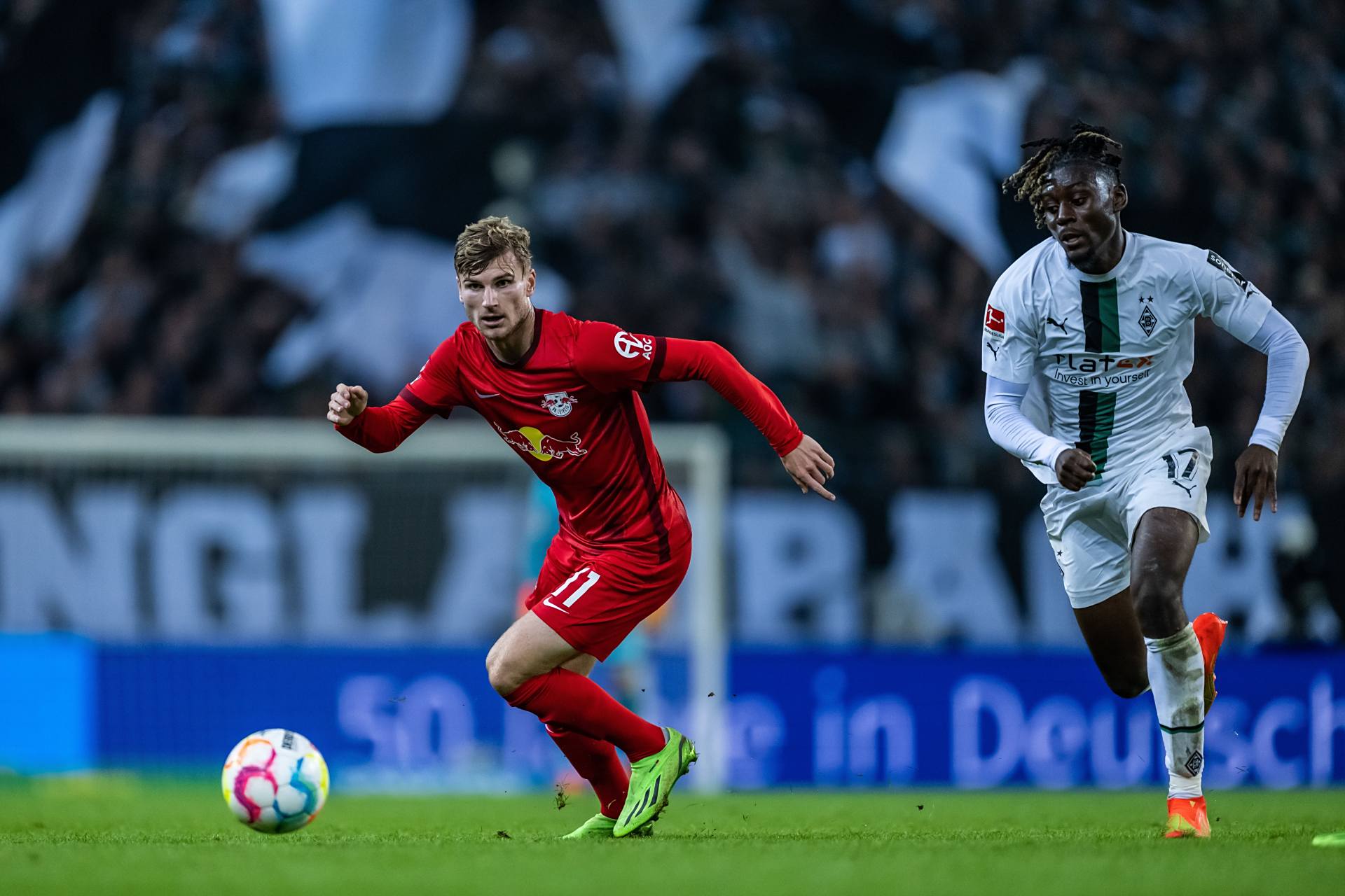 超清壁纸:蒂莫·维尔纳, rb莱比锡 蒂莫·维尔纳与马努·科内争抢皮球