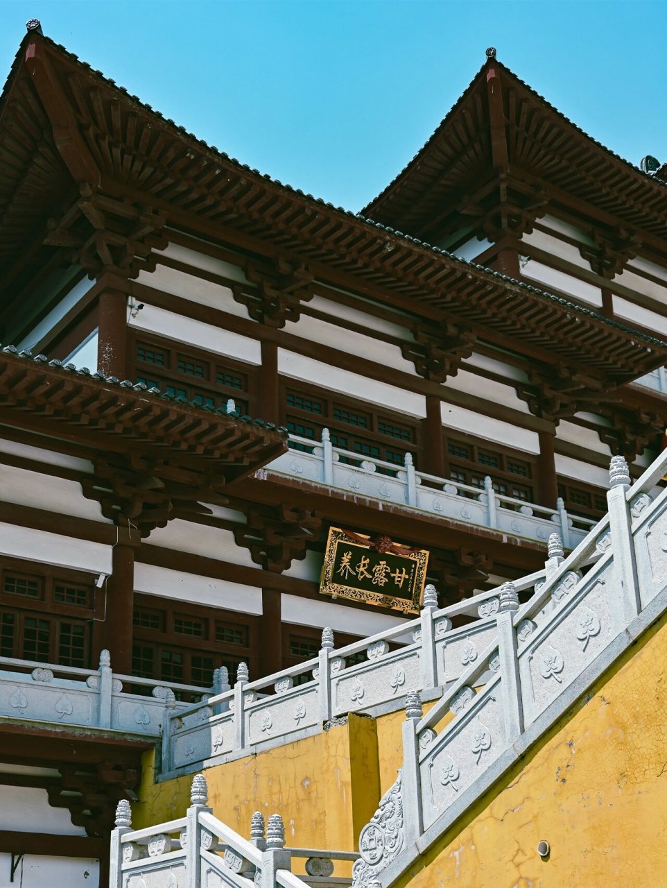 本溪-财神寺 本溪财神寺,座落于辽宁省本溪市南芬区财神庙村,紫云山