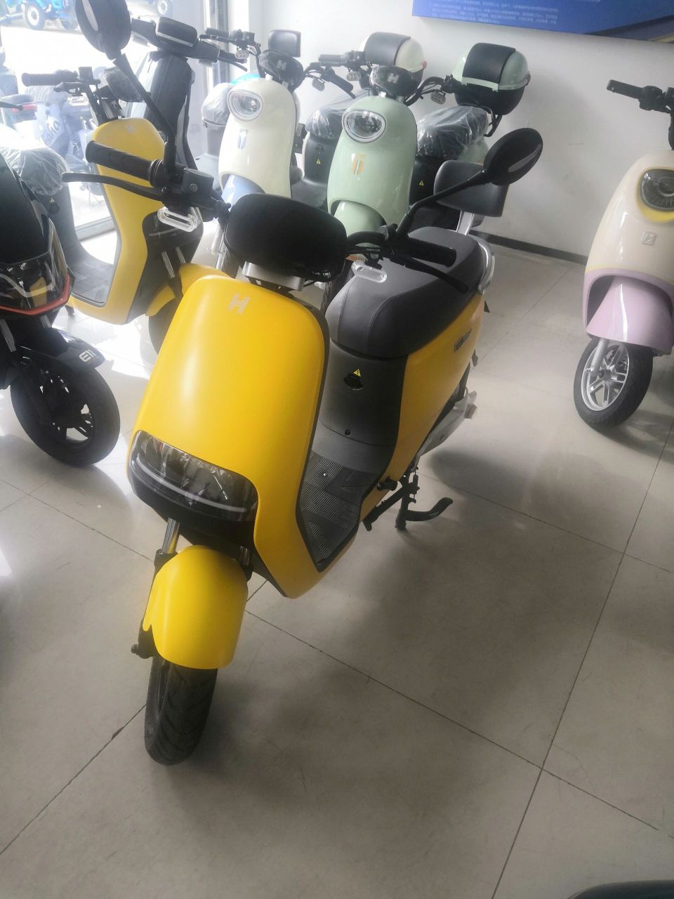 哈啰d30     导航搜东西湖区舵落口旗舰店哈啰 欢迎广大 到店选购