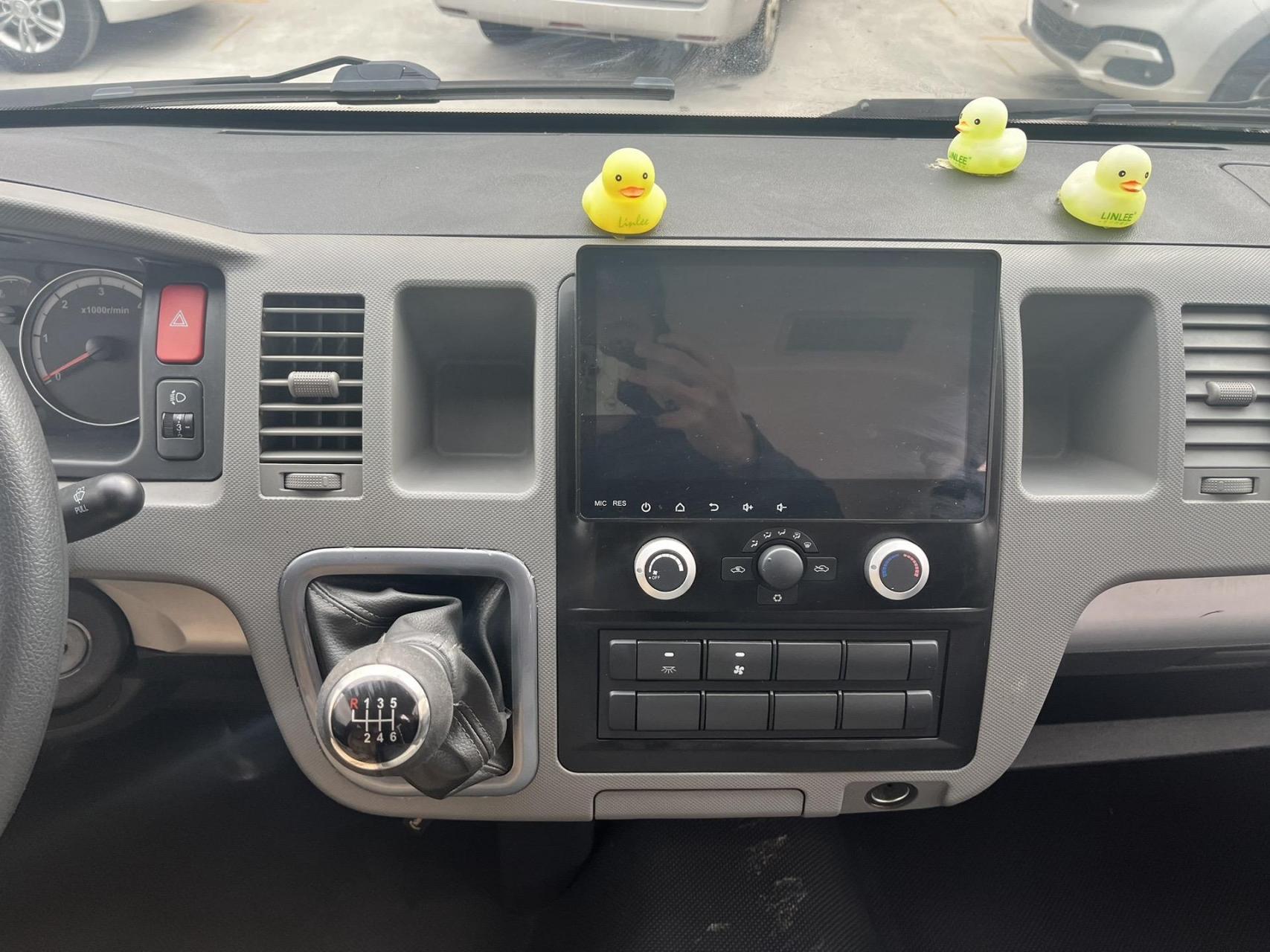 车型车款:19款福田风景g9手动柴油9座2.