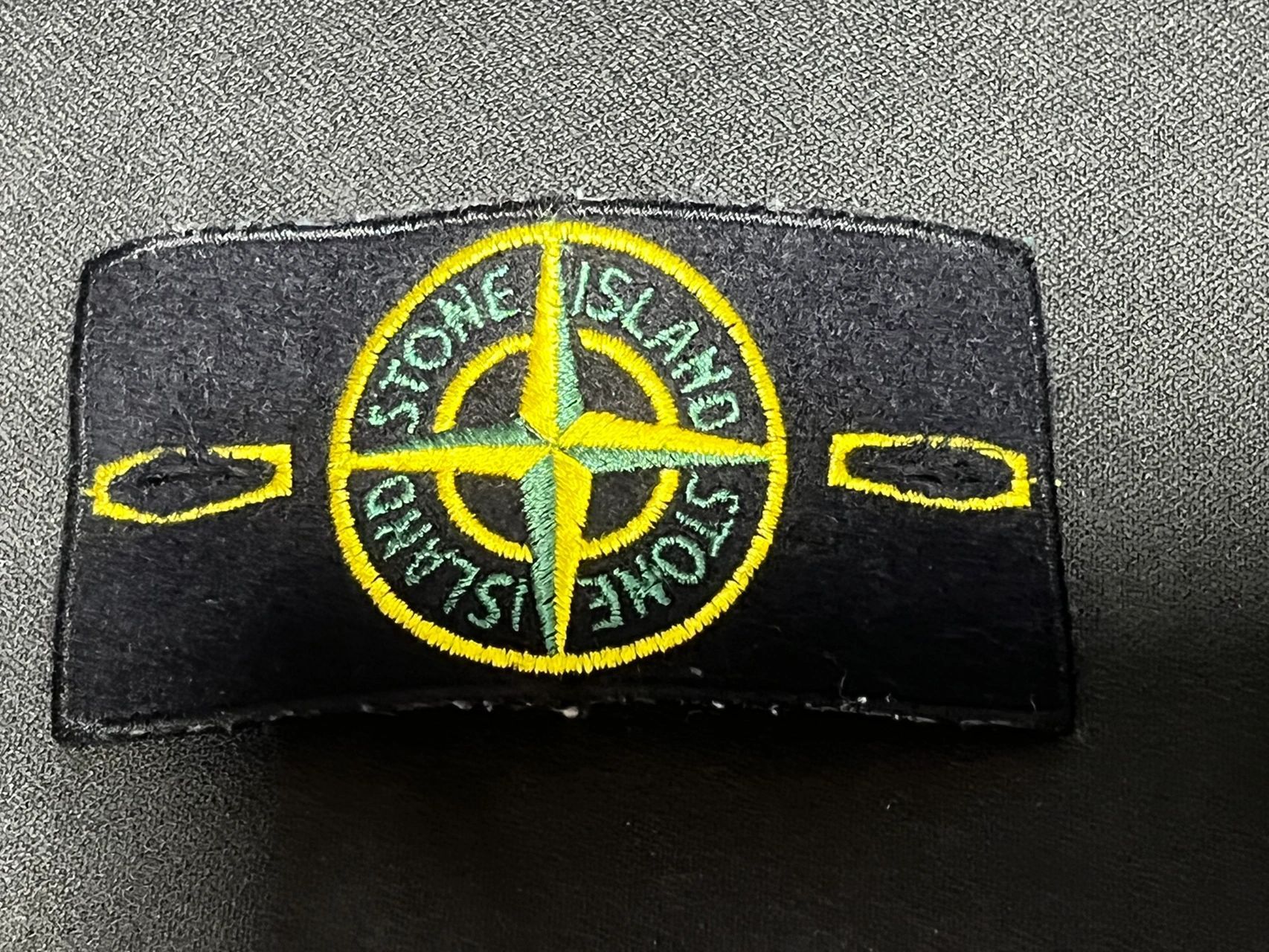 石头岛基础袖标几个简单的鉴别方法 注意此教程仅适用于现款普标,不