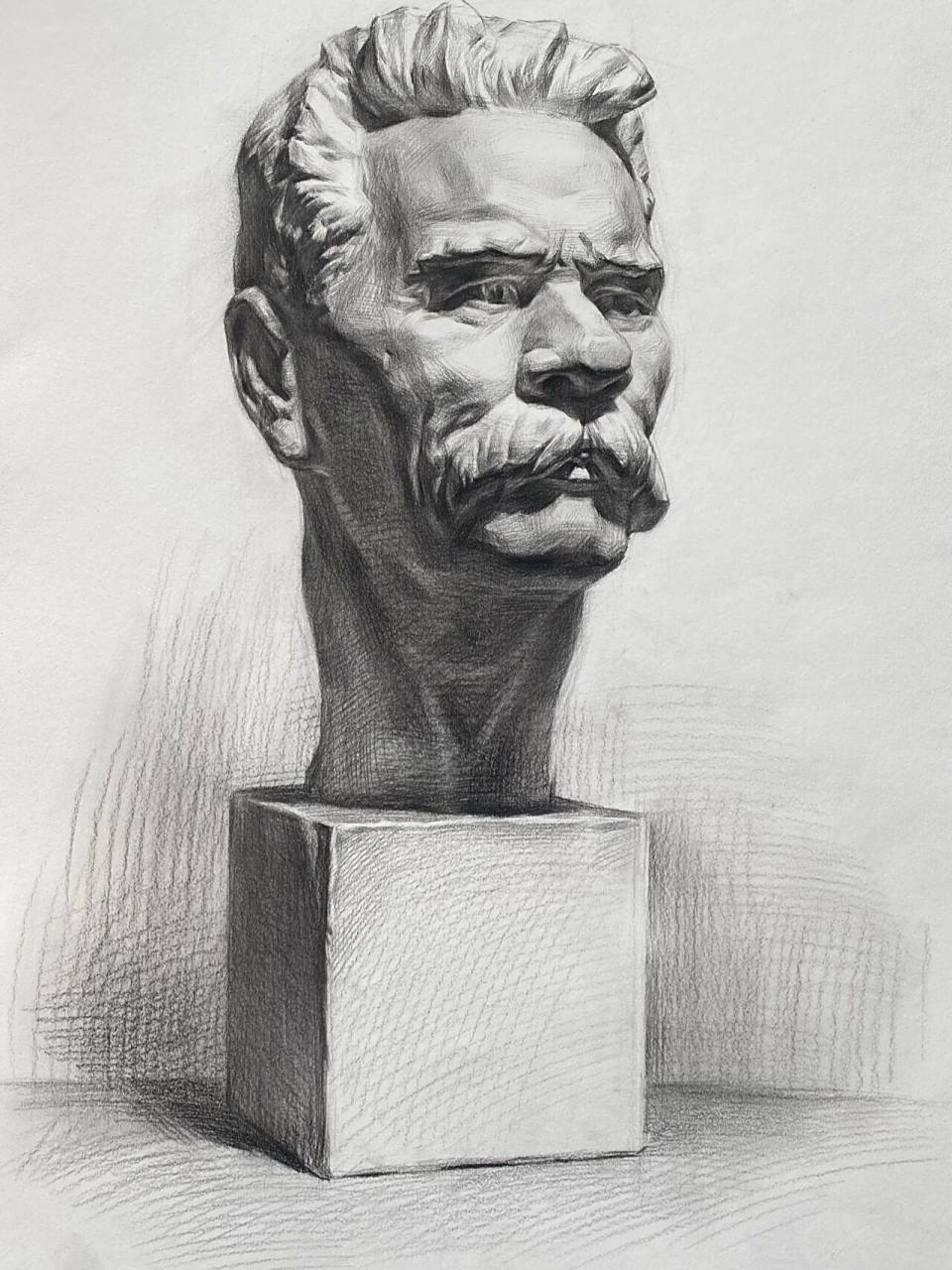 素描石膏像高尔基 素描石膏像很能练习造型能力,一定要认真画