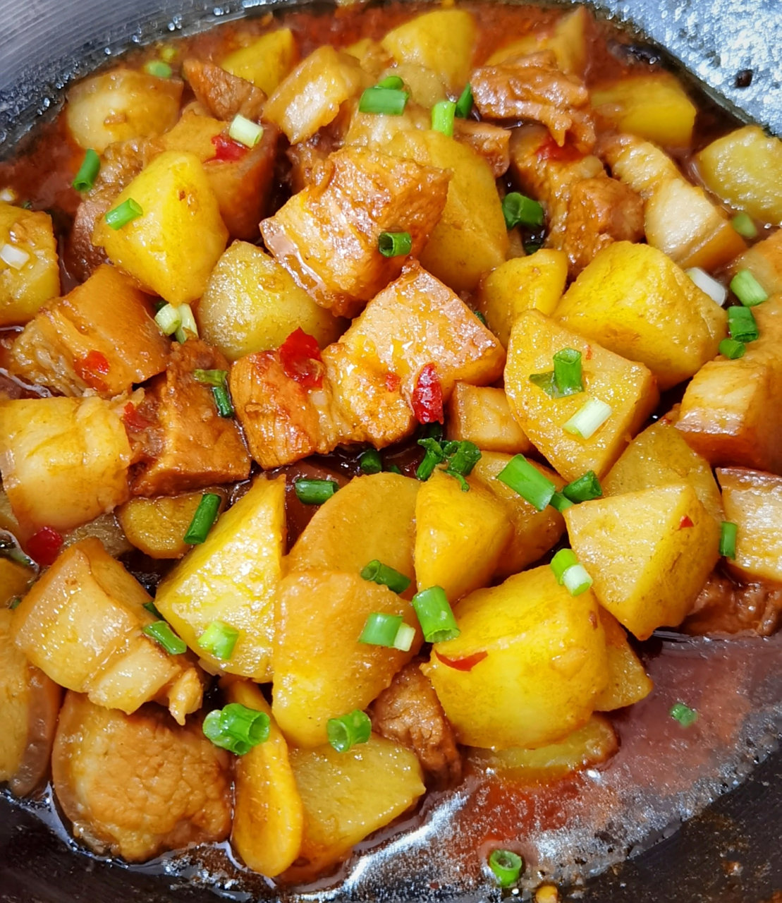 肥而不腻软糯美味的五花肉烧土豆 91食材:五花肉,土豆 91佐料