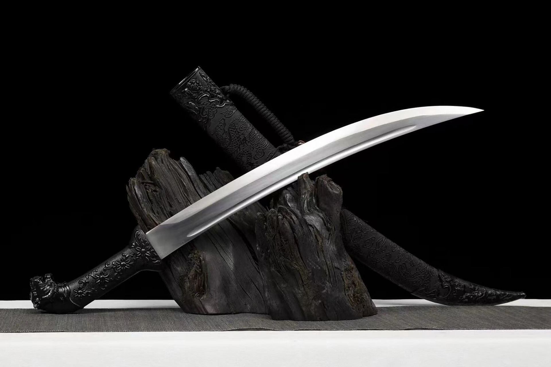 虎头蒙古刀|黑色象征着神秘与高贵 全长:72cm刃长:44.