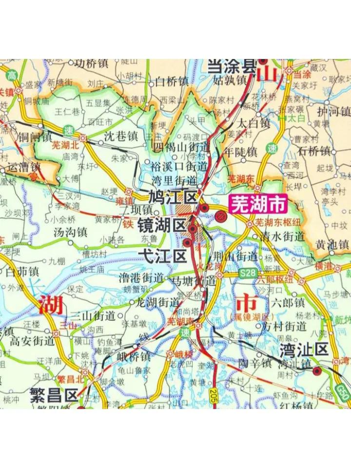 芜湖市在安徽省比合肥位置更好,这里有长江黄金航道,万吨级海轮可以