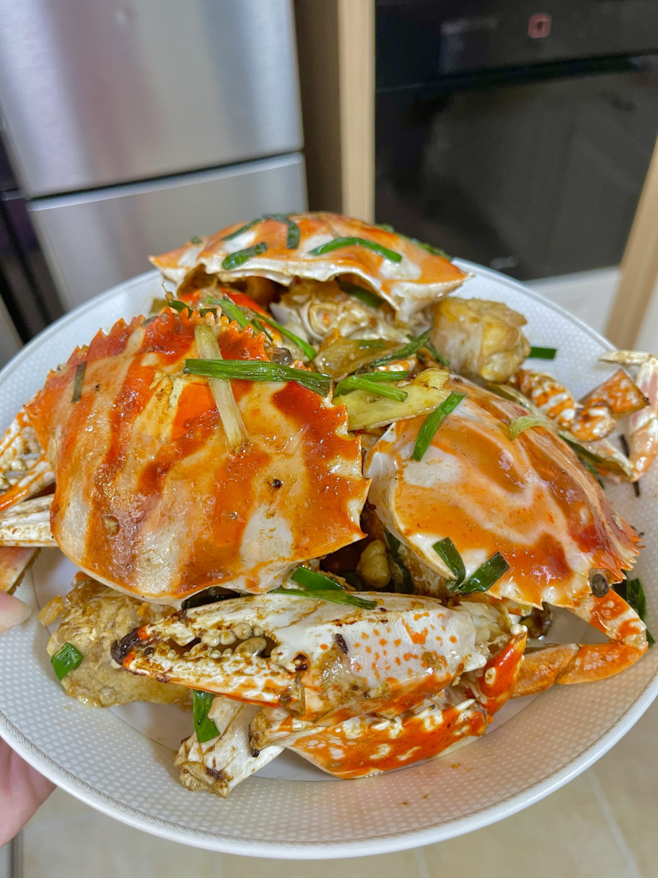老广家常菜9799姜葱炒花蟹0215 8215准备材料: 花蟹(3只)