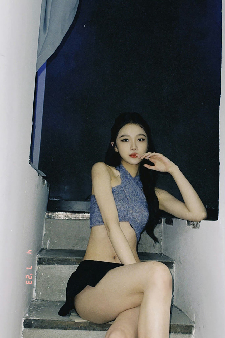 周梓倩#镜头的原因吧?脸小肩细臀略肥腿略壮美.组合起来总体还可以.