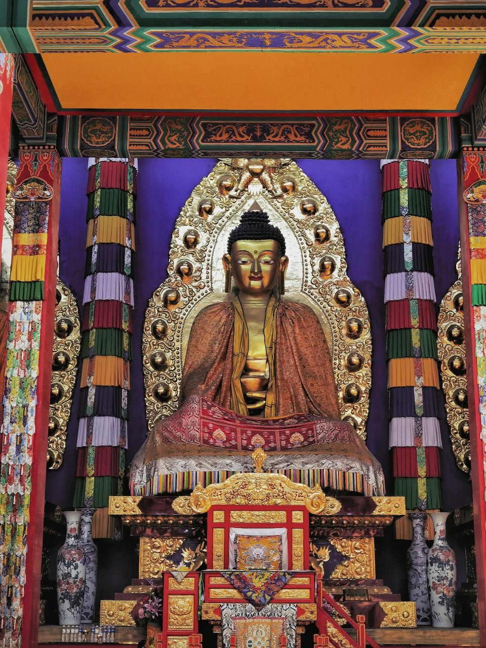 阜新海棠山 普安寺 普安寺是藏传佛教寺庙,寺庙虽然不大,但需要爬海棠
