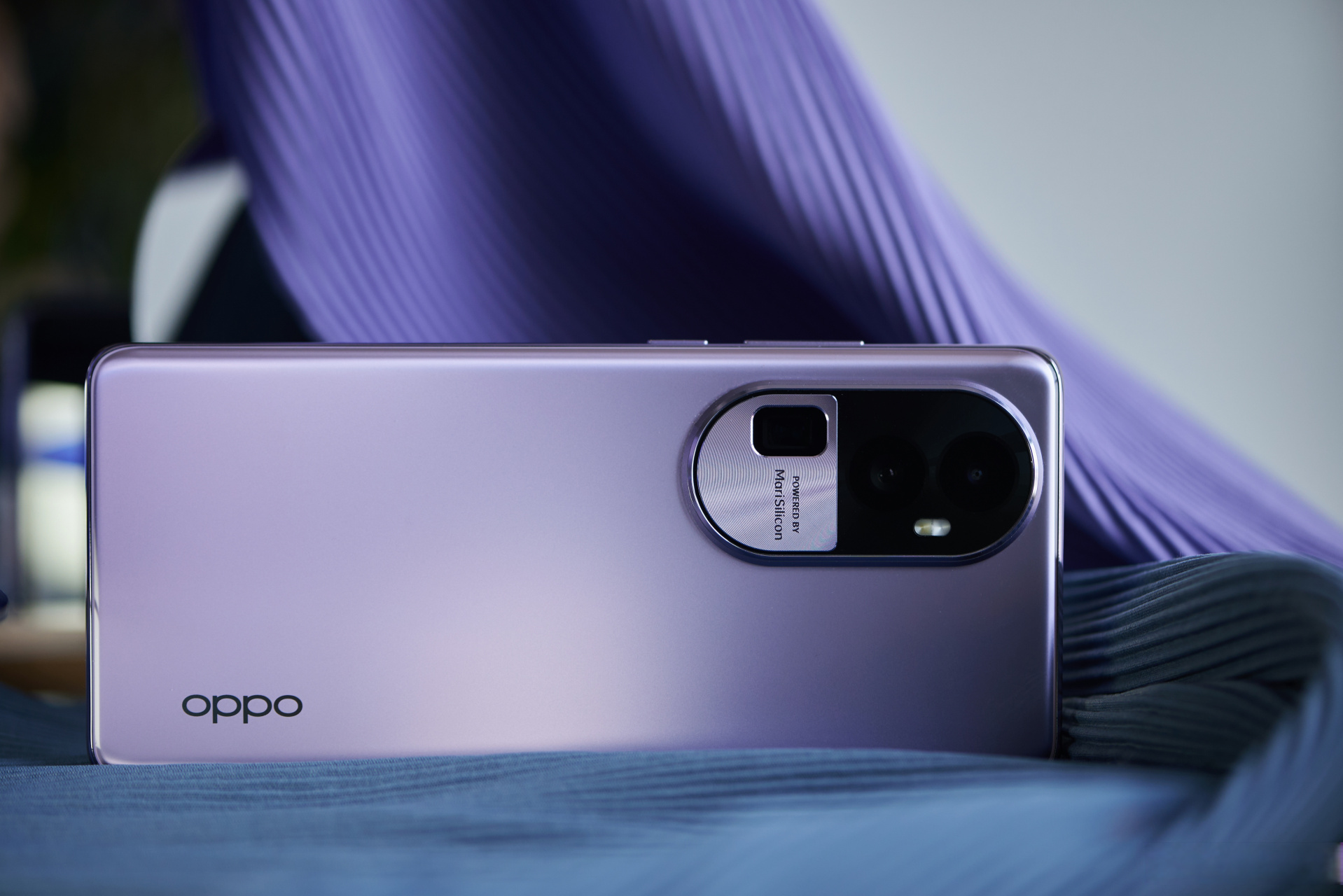 实话实说,opporeno10pro 的这个暮光紫色我是真的喜欢,从图片上都能