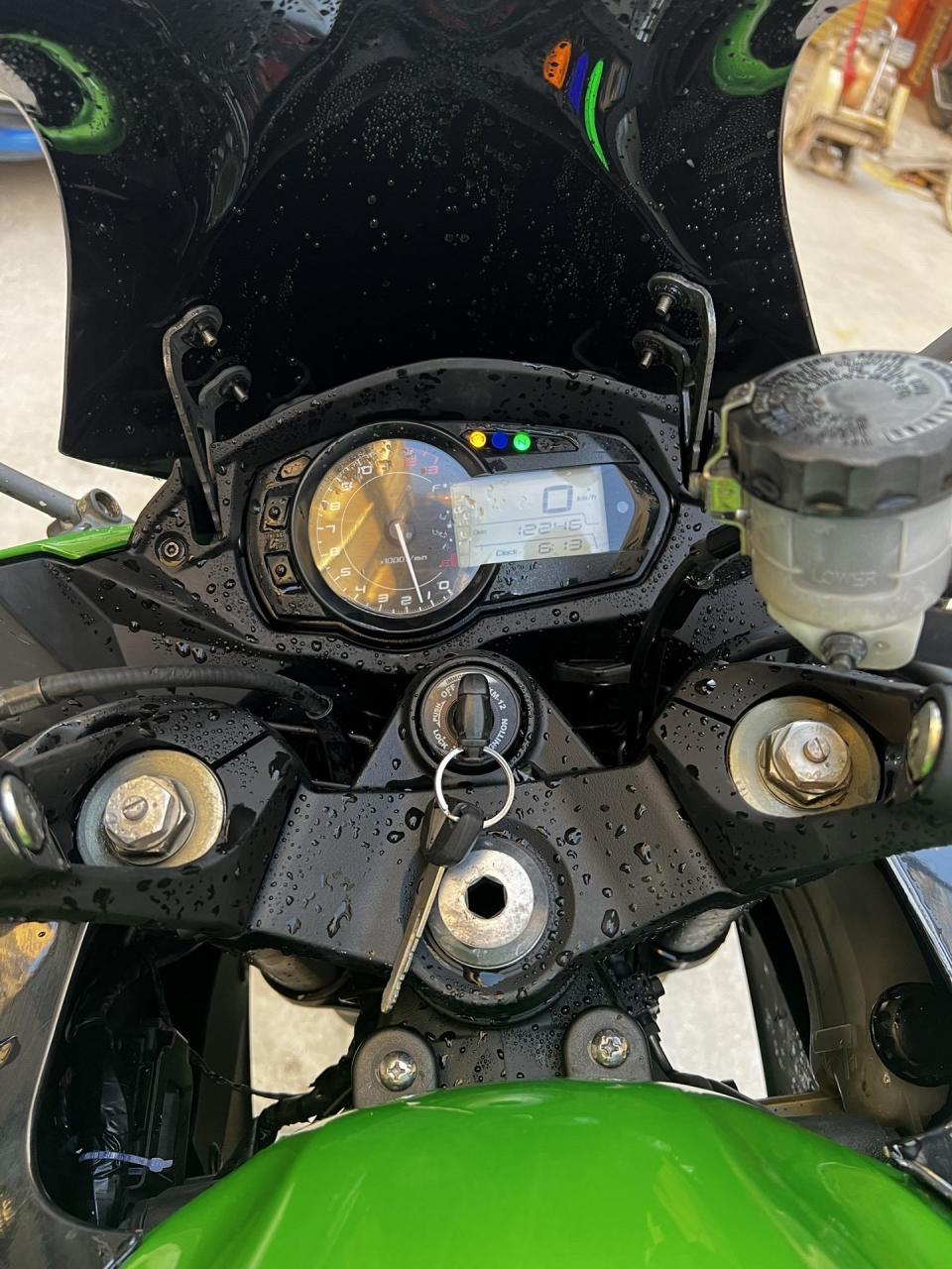 川崎z1000.动力堪比涡轮车,真的暴躁,原版原灯原漆,两把原装芯片钥匙.