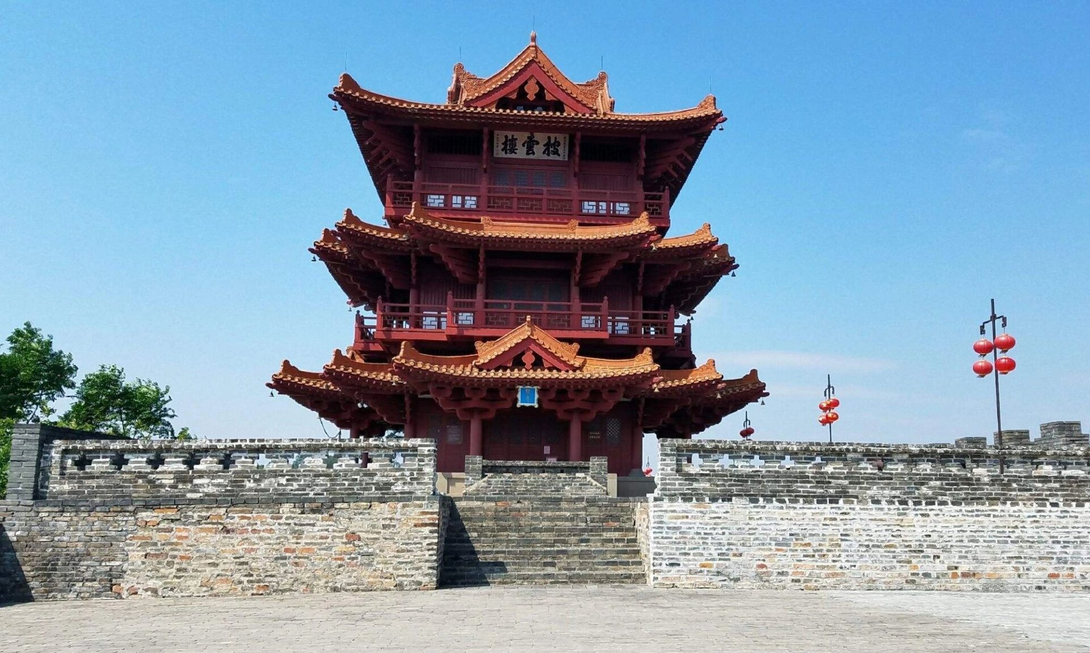 肇庆宋城墙 肇庆古城墙,是一座体现宋代汉族建筑风格的标志性建筑