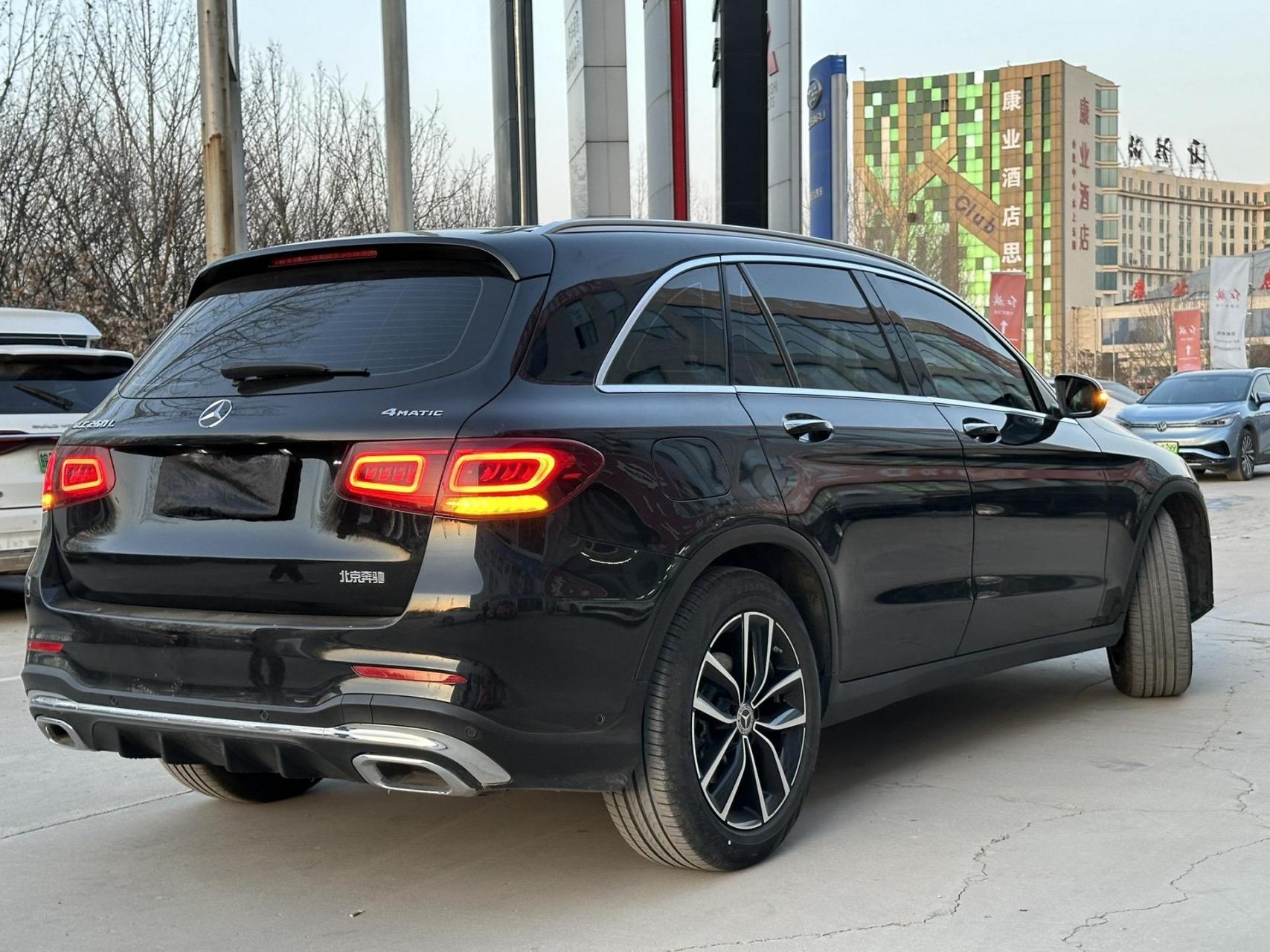 奔驰glc 全款26.8万.新到2022年奔驰glc260l豪华型  2.