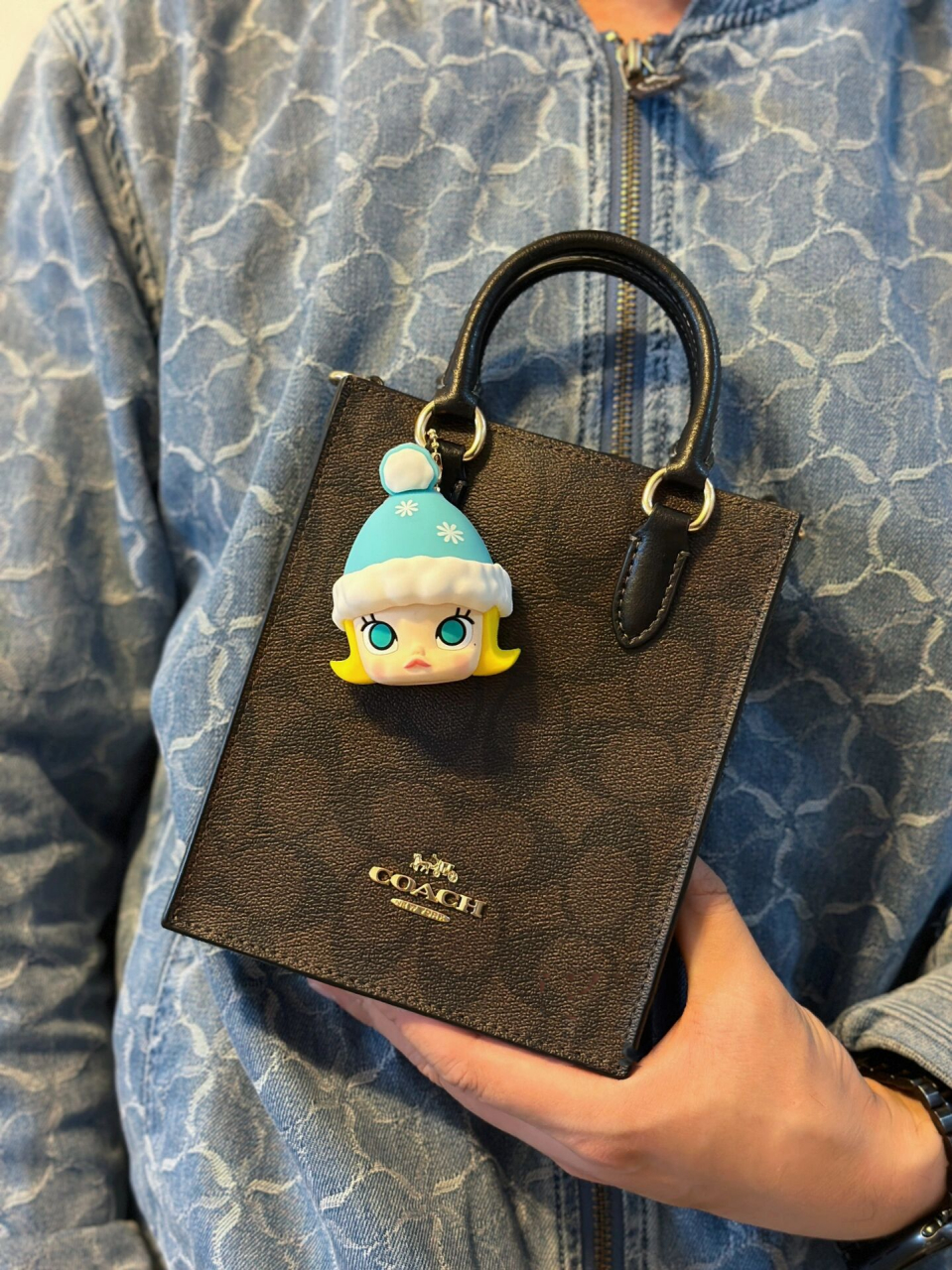 coach 蔻驰五月新品 琴谱包 最美最畅销 这款包大小合适,颜色没有色差