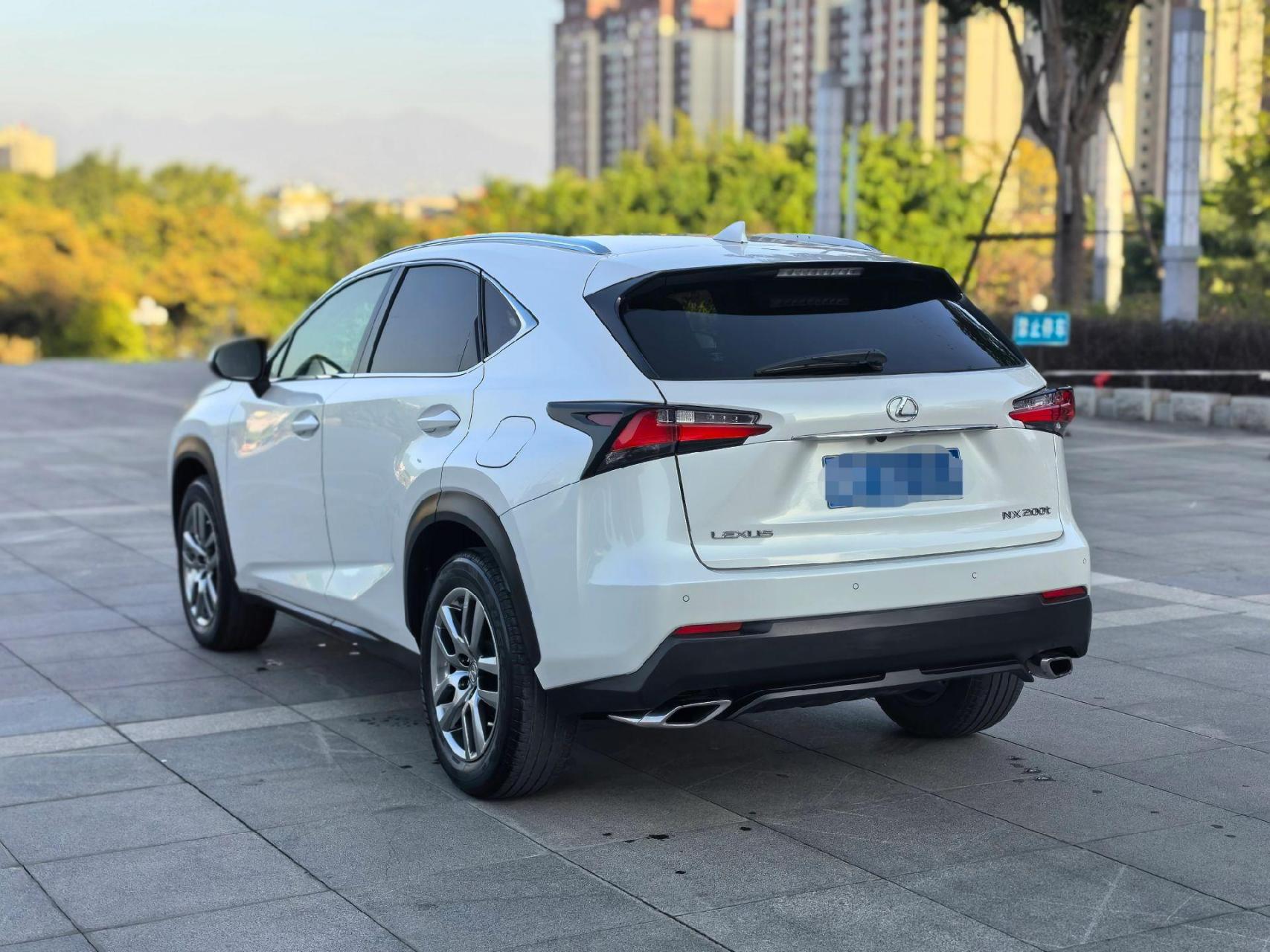 15年雷克萨斯nx200t四驱锋尚版,无钥匙进入系统,一键启动,天窗,换挡