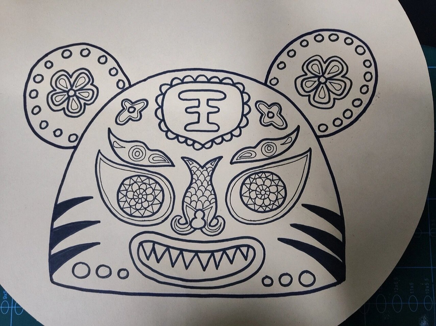 儿童创意画-虎头帽 虎头帽寓意着家人对孩子的祝福,在象征寓意上,虎之