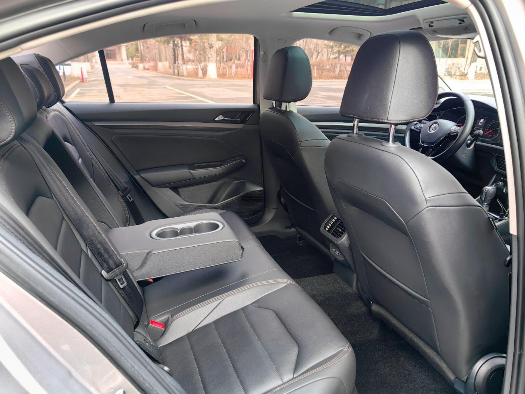 2019款大众全新宝来1.4t280最高配,(裸车价格15.