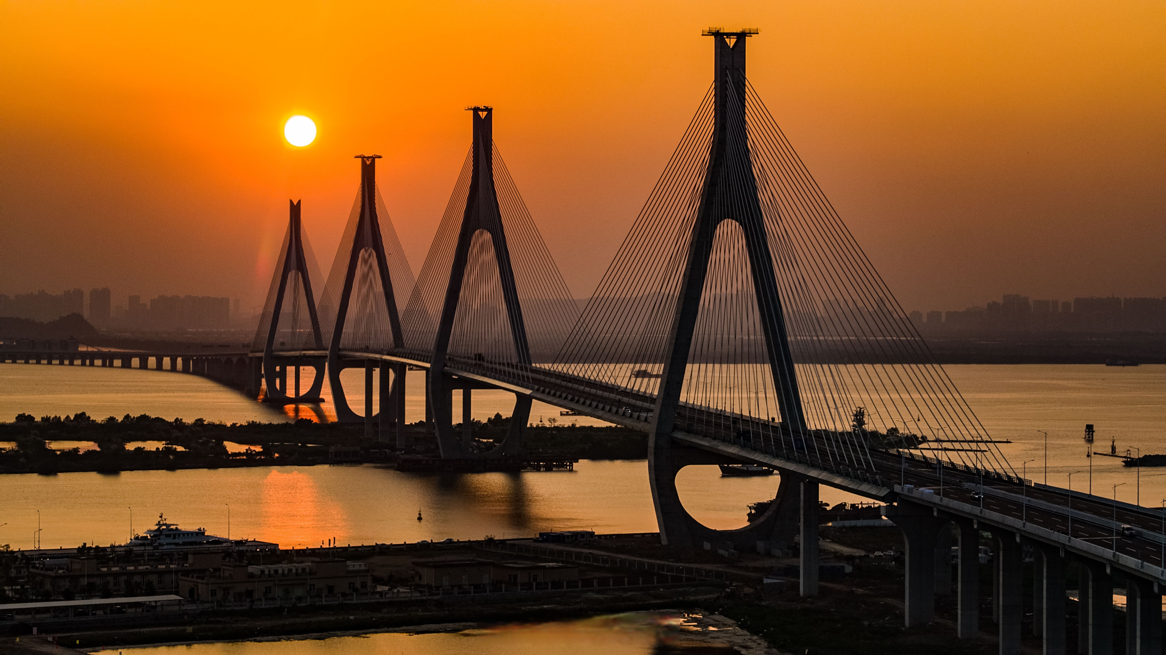 桥见中国走进珠海看奋斗##洪鹤大桥#是中国广东省珠海市连接香洲区和